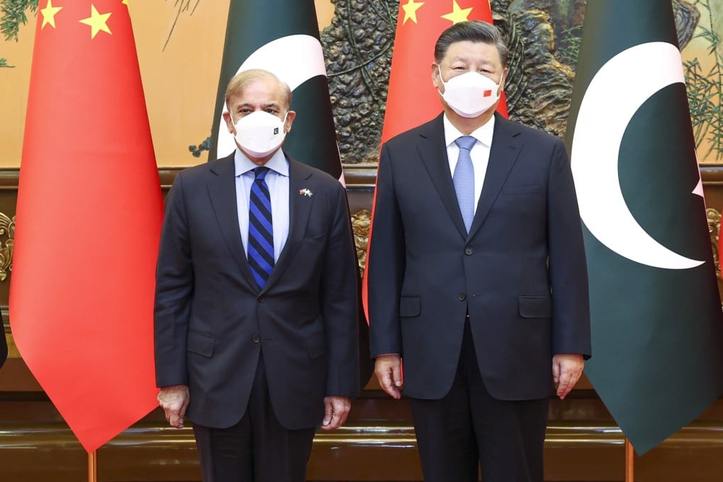 Chinese President Xi Jinping (right) meets Pakistani Prime Minister Shehbaz Sharif at the Great Hall of the People in Beijing on Wednesday. Photo: Xinhua