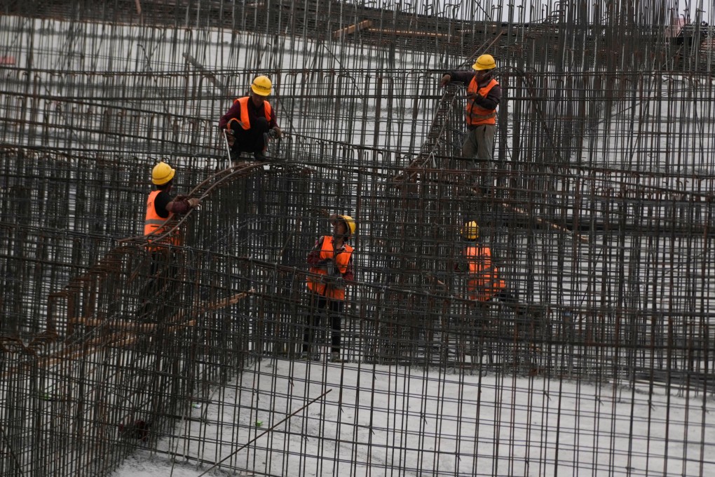 China’s Caixin services purchasing managers’ index (PMI) fell to 48.4 in October from 49.3 in September, data released on Thursday showed. Photo: Reuters