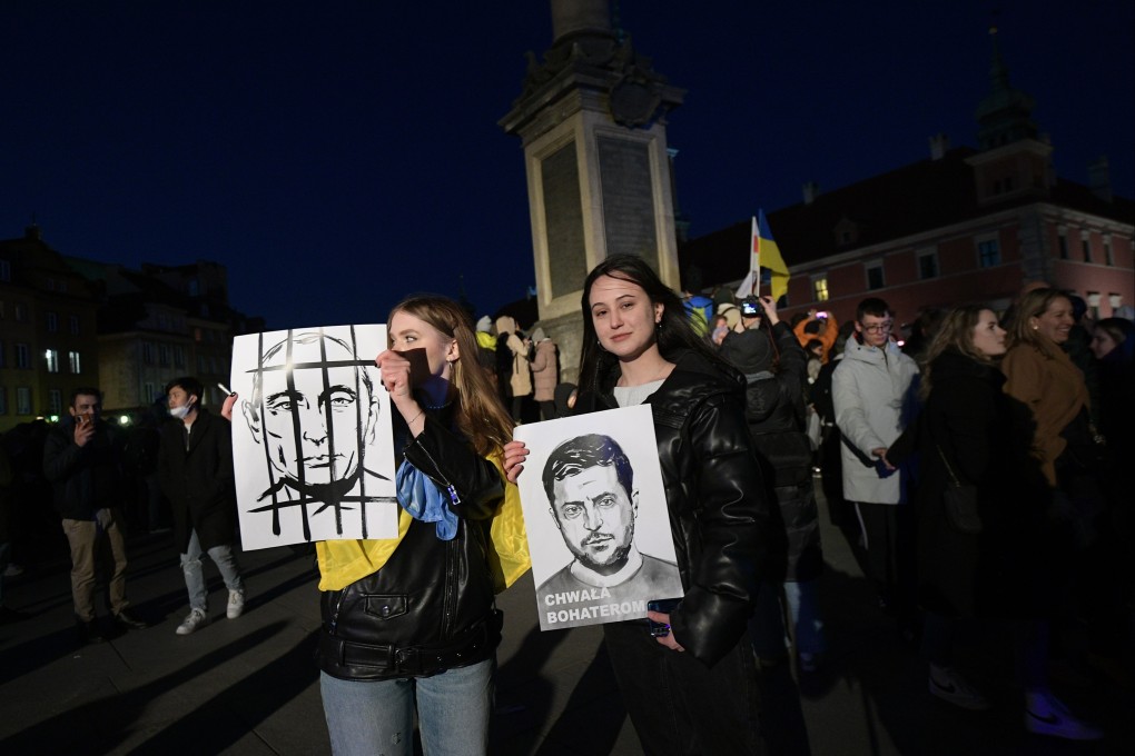 People gather to listen a speech by US president Joe Biden at the Royal Castle in Warsaw, Poland, on March 26. Photo: EPA-EFE