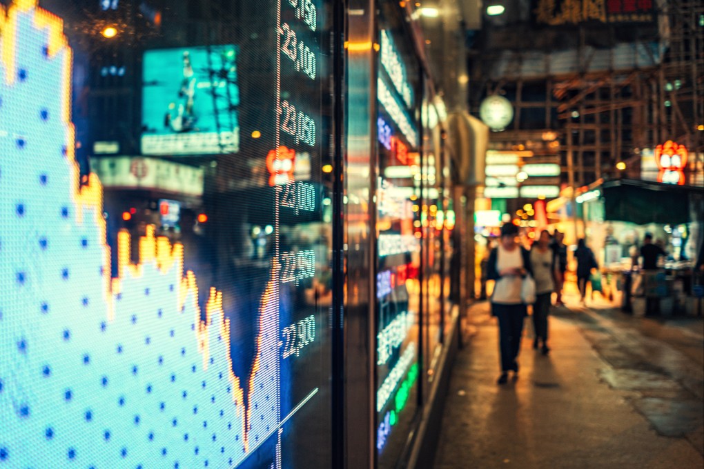 A poll shows more than 50 per cent of South China Morning Post online readers say they make financial investments based on information they gain from public forums and market gurus’ tips, rather than seeking professional advice. Photo: Shutterstock