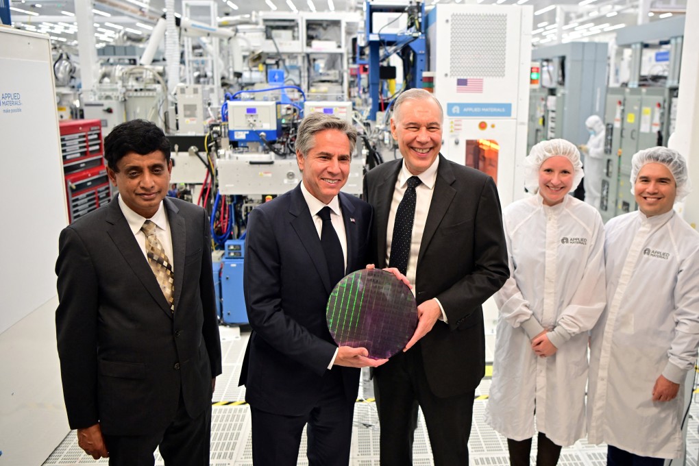 US Secretary of State Antony Blinken and Applied Materials CEO Gary Dickerson hold a 12-inch silicon wafer at the company’s facility in Santa Clara, California, on October 17, 2022. Photo: Reuters