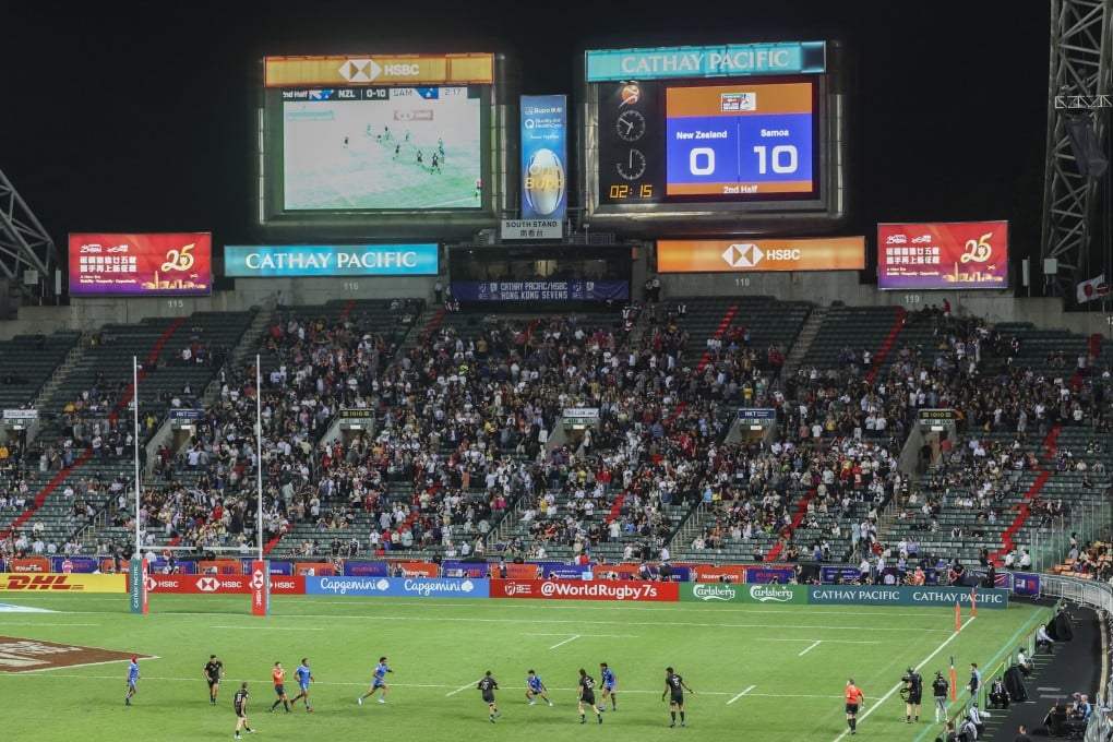 New Zealand take on Samoa during the first day of the Cathay Pacific/HSBC Hong Kong Sevens. Photo: Yik Yeung-man