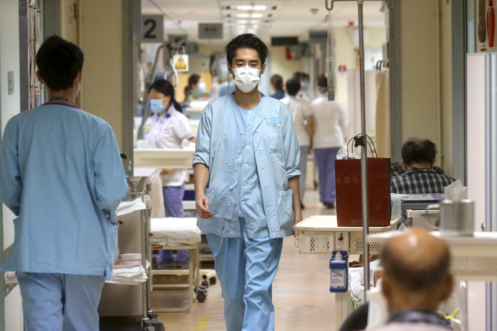 Medical staff at the accident and emergency department of Kwong Wah Hospital in Yau Ma Tei. Photo: Sam Tsang