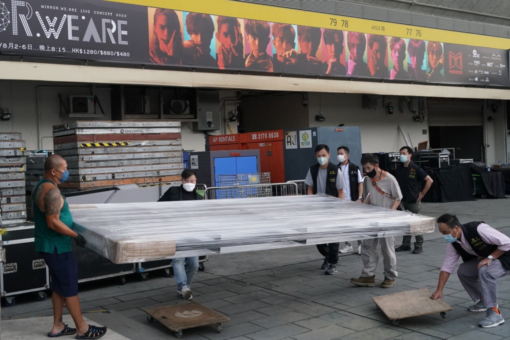 Police remove evidence from the Hong Kong Coliseum after a giant screen broke free from its overhead moorings, crashing to the stage and severely injuring two dancers during a Mirror concert. Photo: Felix Wong