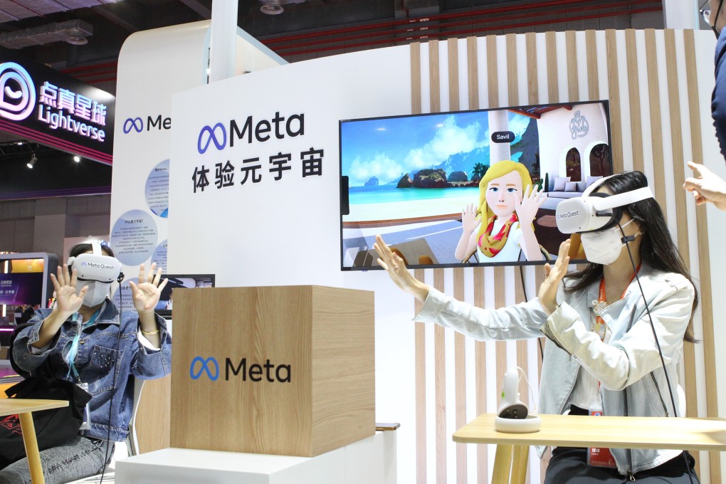 Visitors experience VR devices at the China International Import Expo in Shanghai on November 7. Photo: Xinhua