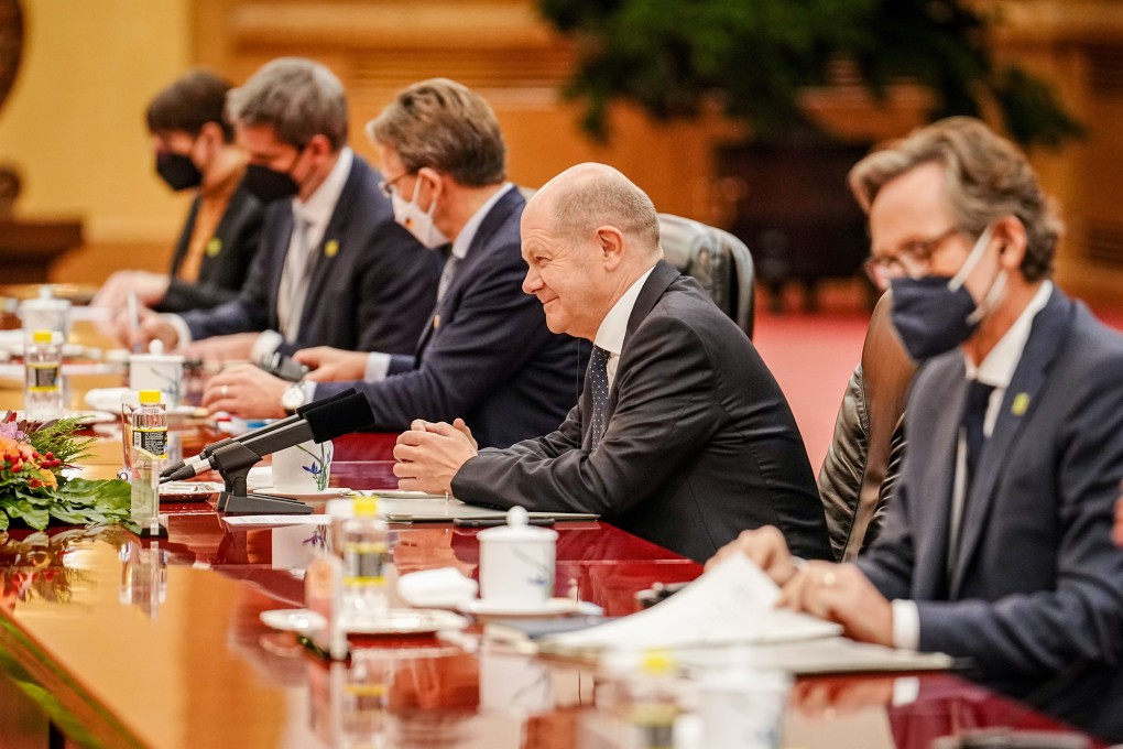 German Chancellor Olaf Scholz (second from right) during a meeting with Chinese Premier Li Keqiang at the Great Hall of the People in Beijing on November 4. Photo: EPA-EFE