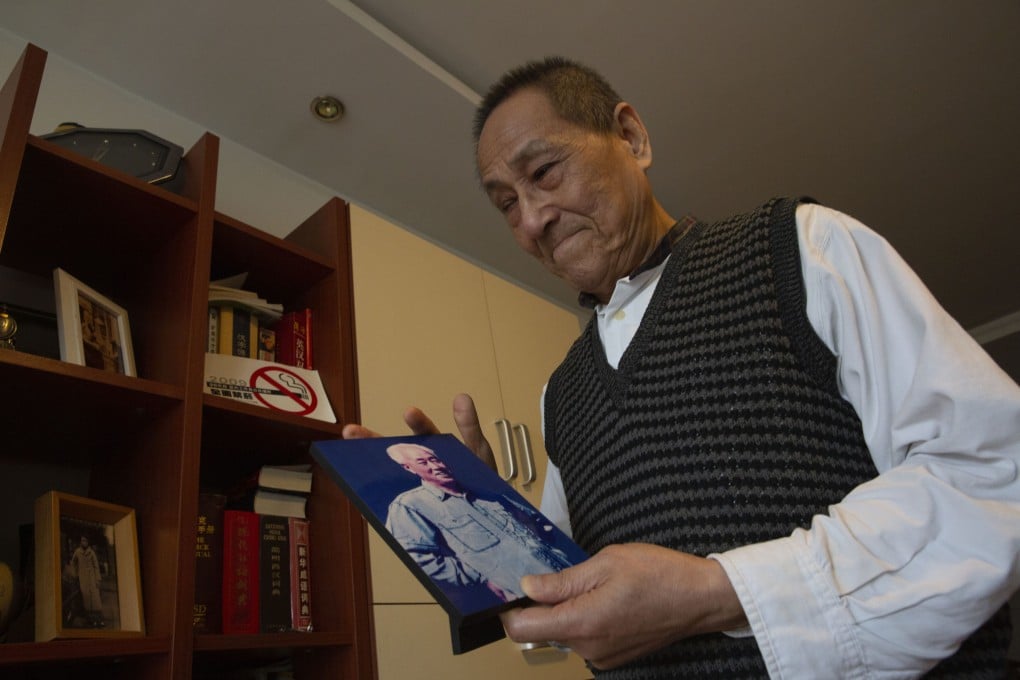 Bao Tong, aide to the late reform-minded former Communist Party general secretary Zhao Ziyang, holds a photo of Zhao as he speaks at his home in Beijing on April 23, 2014. Bao, a leading voice for political reform in the Communist Party who was purged after the 1989 Tiananmen Square crackdown, died on November 9 at age 90. Photo: AP
