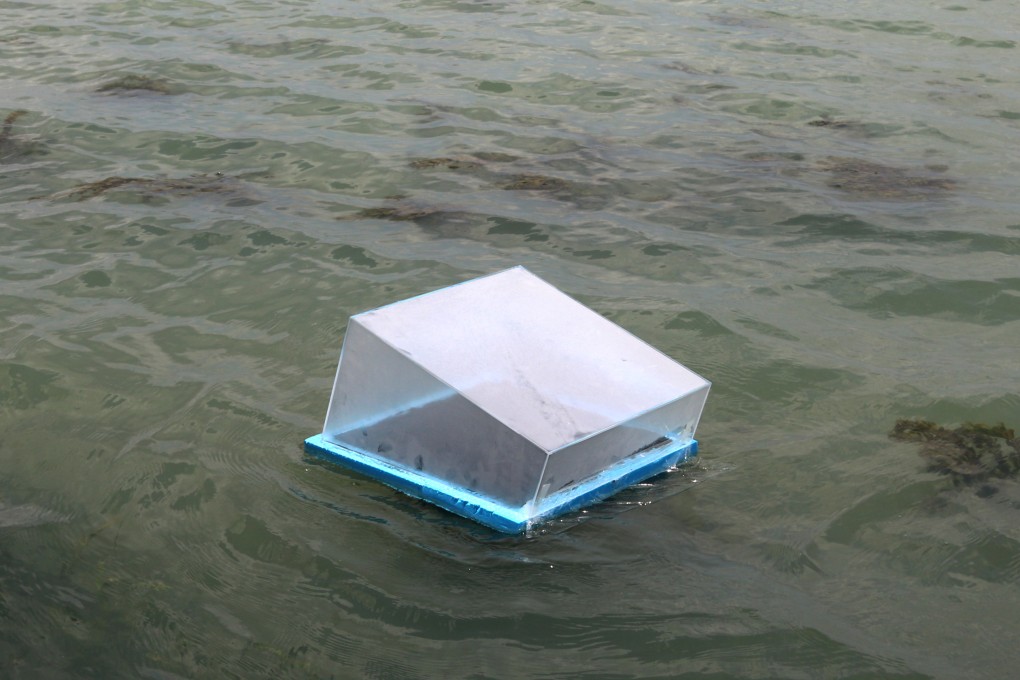 A prototype of the water purifier during a field test at Dushu lake in Suzhou, Jiangsu province, in southern China. Photo: Li Lianhui