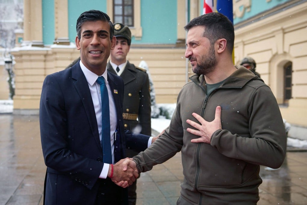 Ukrainian President Volodymyr Zelensky shakes hands with British Prime Minister Rishi Sunak in Kyiv. Photo: AFP