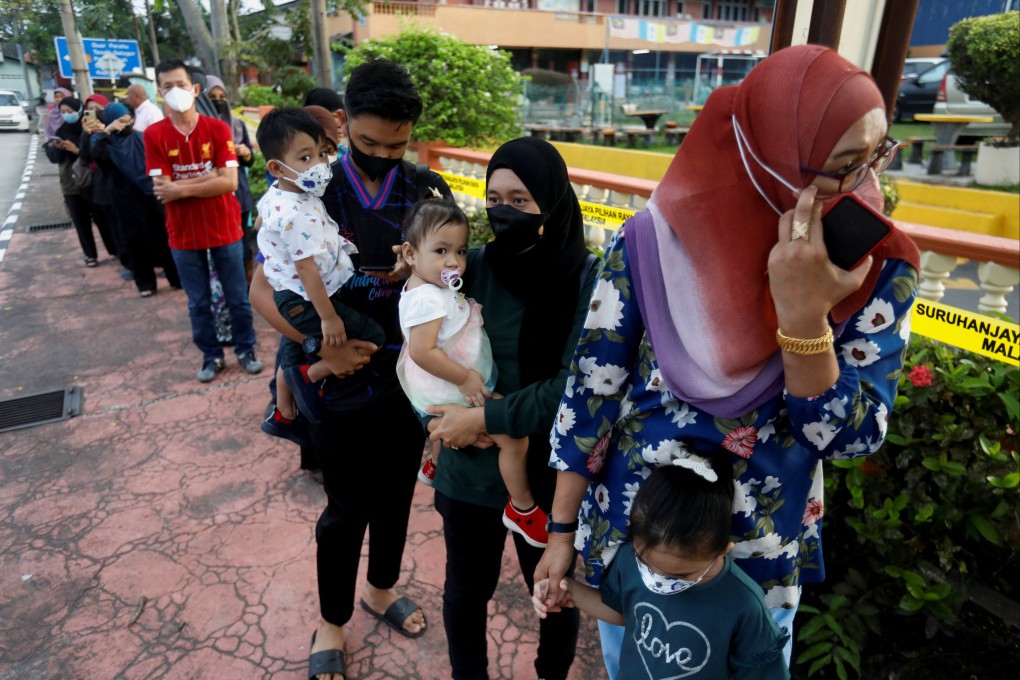 Malaysians queue to cast their vote in the general election at Permatang Pauh, Penang state, on Saturday. Photo: Reuters