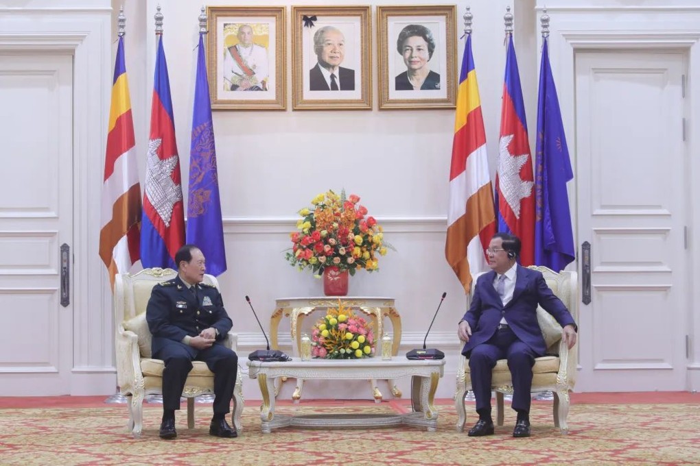 Cambodia’s prime minister thanked China’s defence chief for helping to upgrade its own armed forces, and hopes for further military cooperation. Photo: WEIBIO