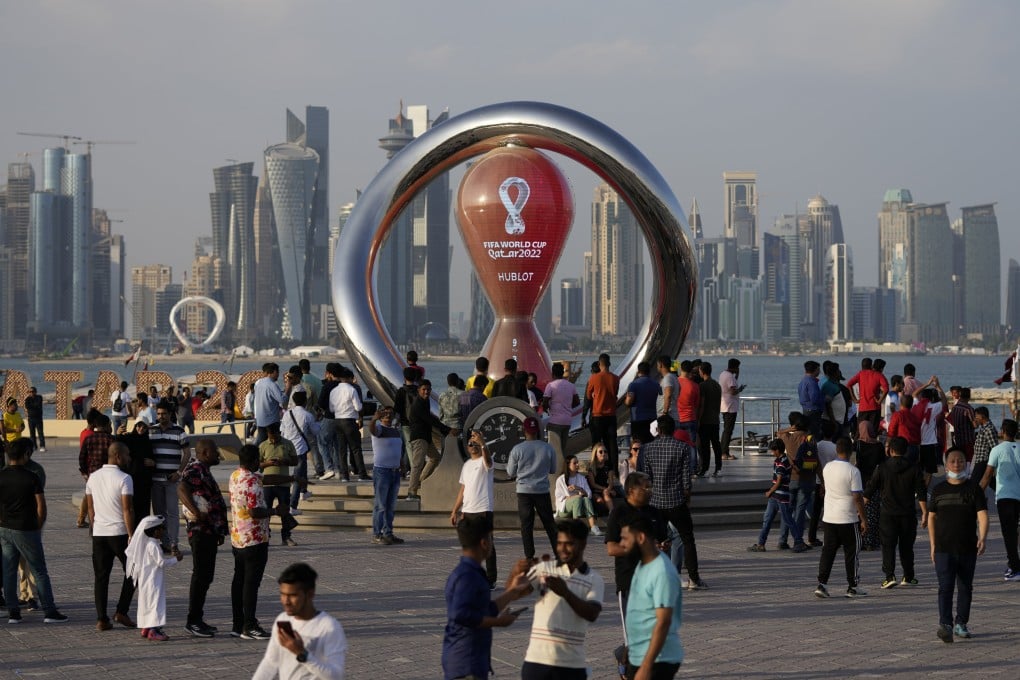 People gather around the official countdown clock showing the remaining time until the kick-off of the World Cup 2022, in Doha, Qatar, on November 11, 2022. Photo: AP