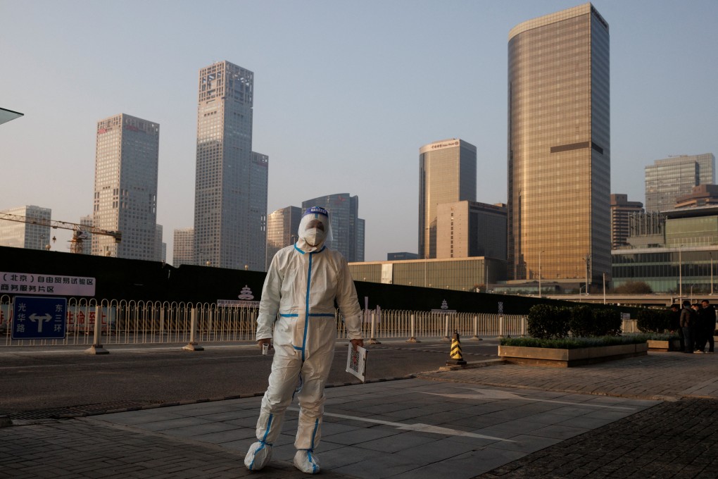 An epidemic prevention worker in a protective suit guards the entrance to an office building in the Beijing central business district as outbreaks of the coronavirus disease continue in China’s capital, Photo: Reuters