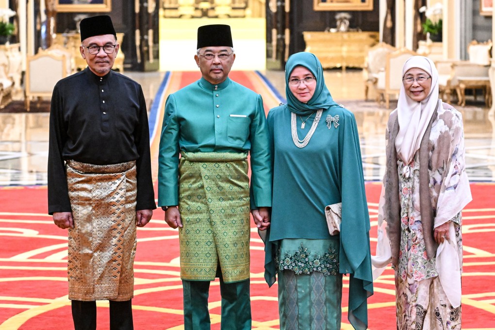 New appointed PM Anwar Ibrahim, the Malaysian king and queen, and Anwar’s wife Wan Azizah Wan Ismail after the swearing in at the National Palace. Photo: EPA-EFE