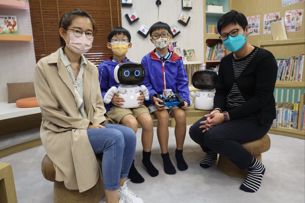 (From left) Elaine Li and her son Ian, with Hugo and his mother Hilary Lam. Photo: Edmond So
