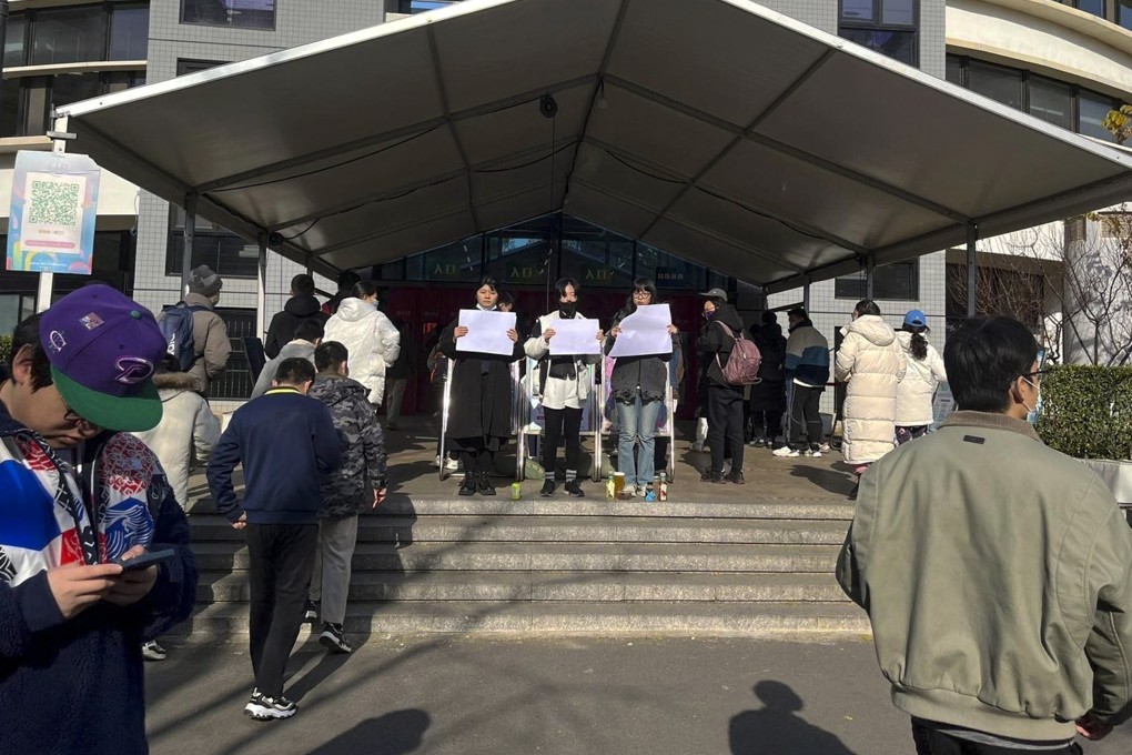 On Sunday, November 27, 2022, students hold up blank paper as they protest at Tsinghua University in Beijing, China. On Monday, the university met students to discuss Covid restrictions and their effects. Photo: AP Photo