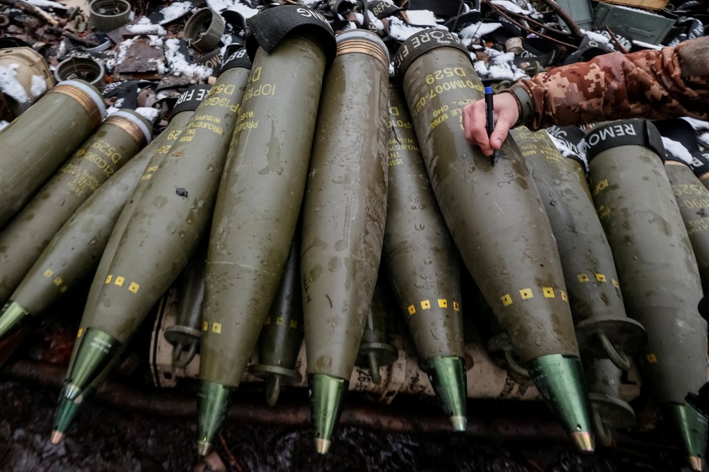 A Ukrainian service member writes a message to Russian troops on a shell for an M777 Howitzer at a front line in Donetsk region on November 23. Photo: Radio Free Europe/Radio Liberty via Reuters