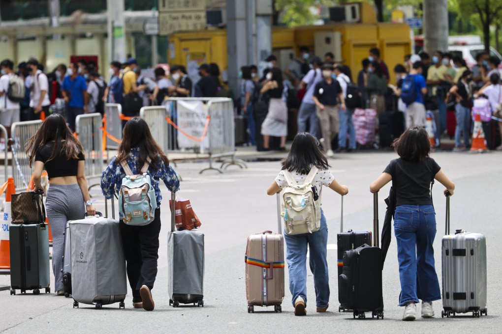 A border crossing in Shenzhen. Mainland Chinese buyers were the biggest spenders on Hong Kong insurance policies before cross-border traffic ground to a halt two years ago. Insurers say the return of mainland Chinese buyers is key to a rebound in their fortunes. Photo: Dickson Lee