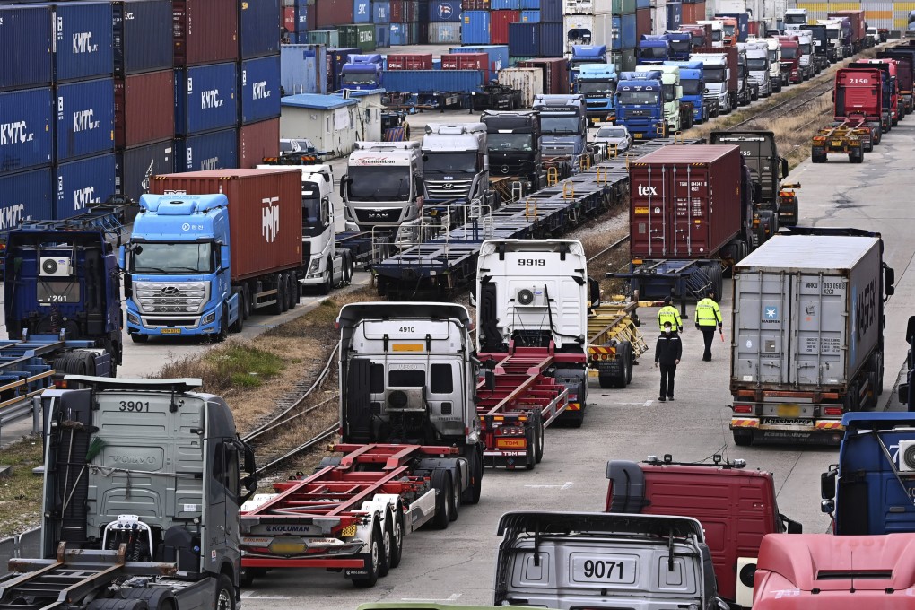 South Korea’s government issued an order for some of the thousands of striking truck drivers to return to work, insisting their nationwide walkout over freight fare issues is hurting an already weak economy. Photo: AP