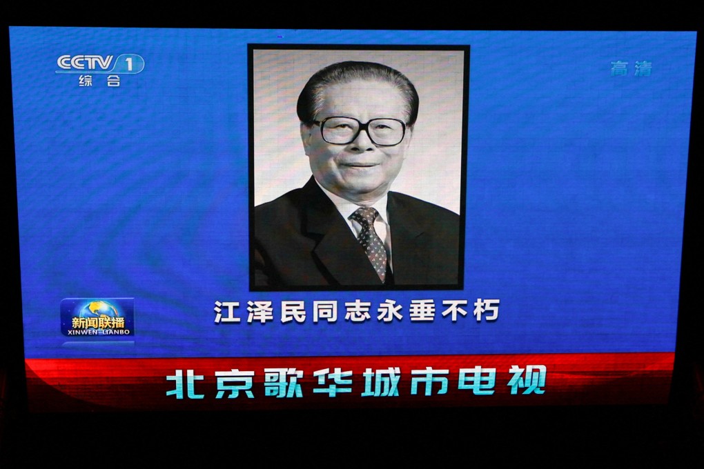 Chinese television broadcasts news of former president Jiang Zemin’s death on Wednesday. Photo: Reuters