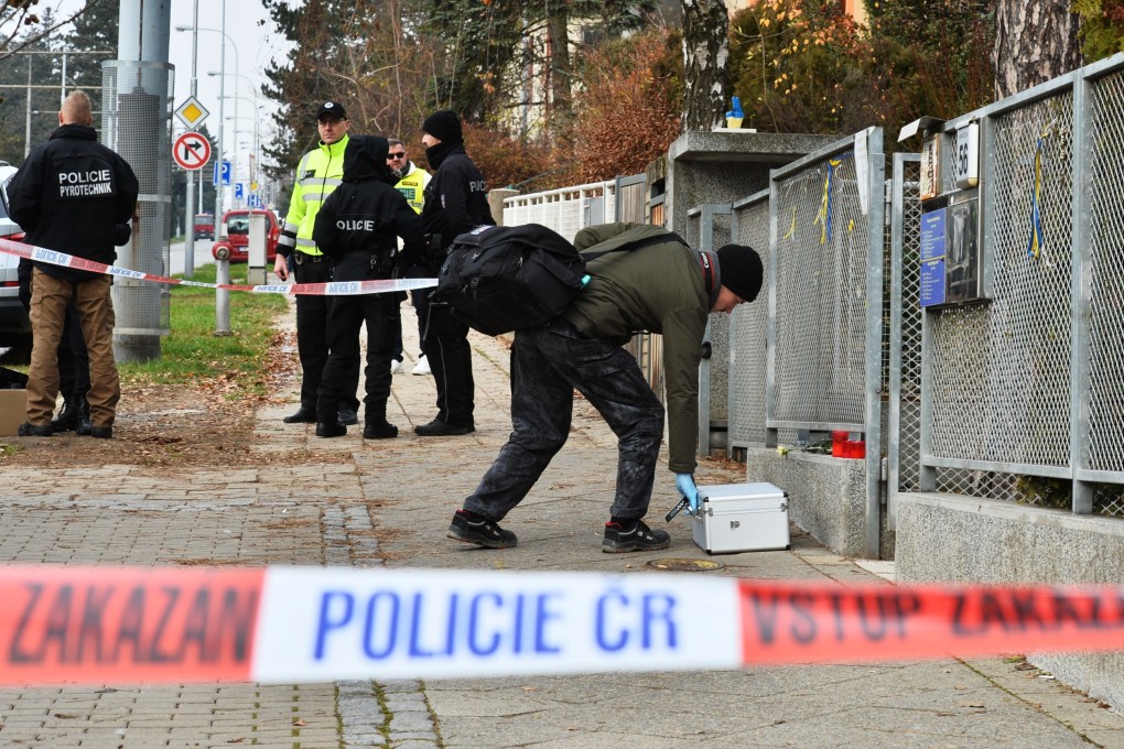 Czech police at the cordoned off area in front of the Ukrainian consulate where a suspicious parcel was delivered. Photo: dpa