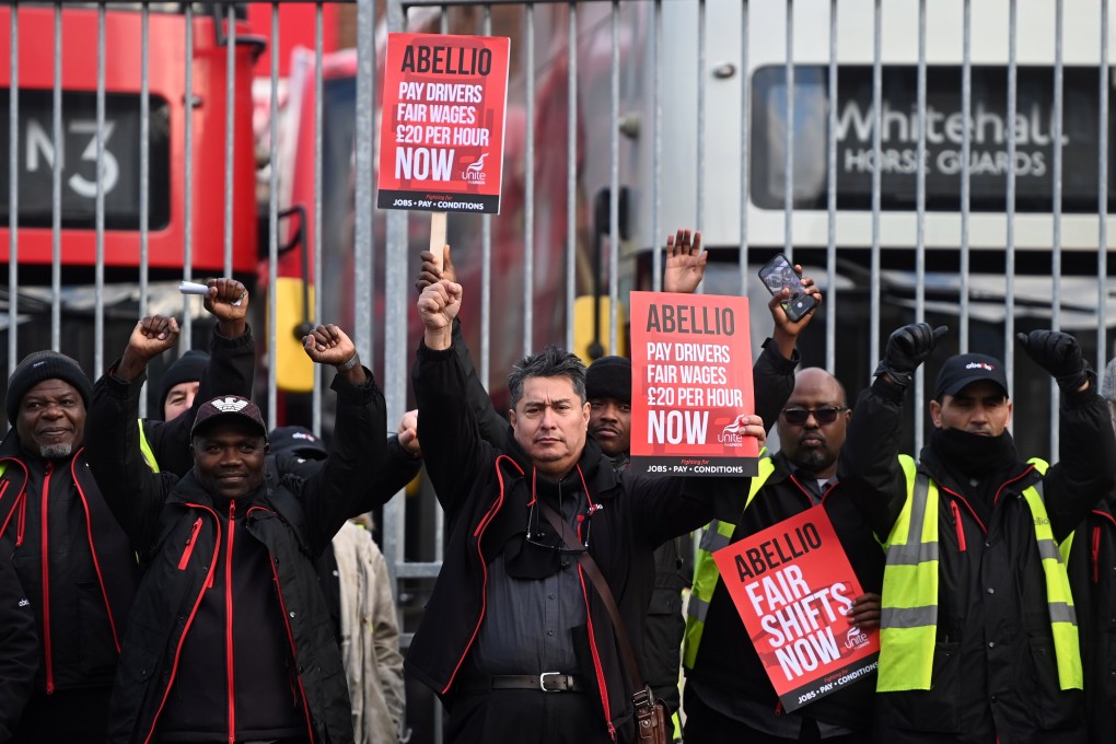 Bus workers hold placards as they stand outside a depot in London on December 1, 2022. The Sunday Times newspaper reported that Prime Minister Rishi Sunak could revive plans to curb the right to strike for public sector workers, including NHS staff, teachers and firefighters. Photo: EPA-EFE