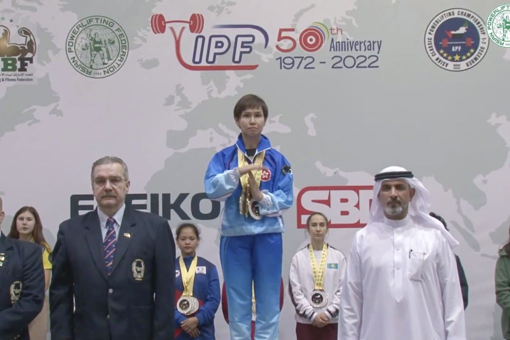 Athlete Susanna Lin is seen making a “T” sign at the powerlifting competition in Dubai. Photo: YouTube