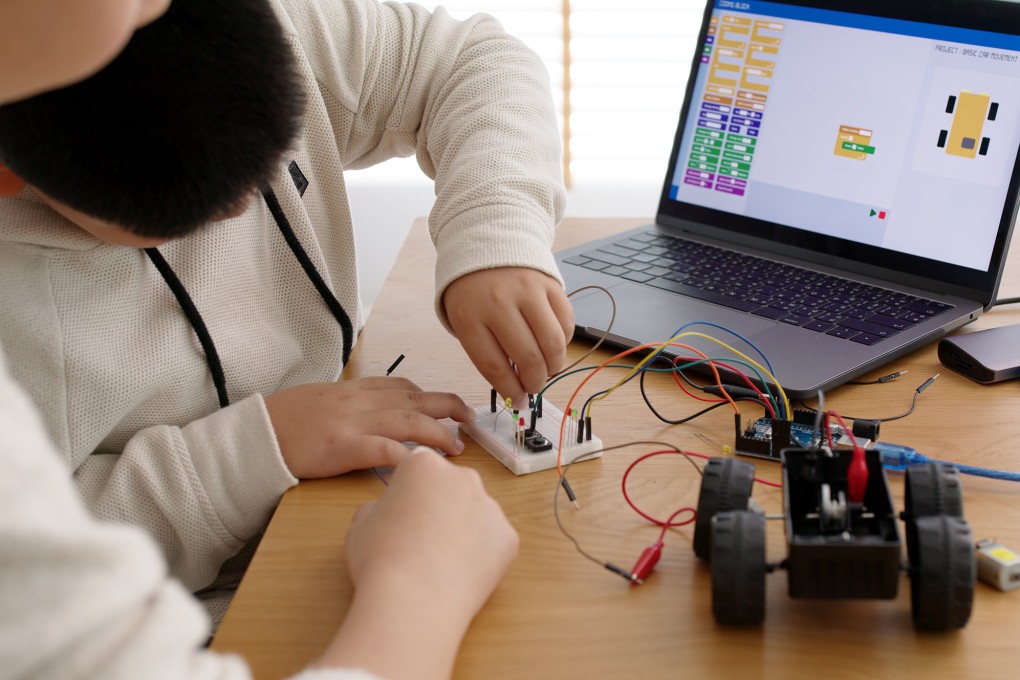 Using simulations in STEM teaching can bring abstract concepts to life for students. Photo: Shutterstock
