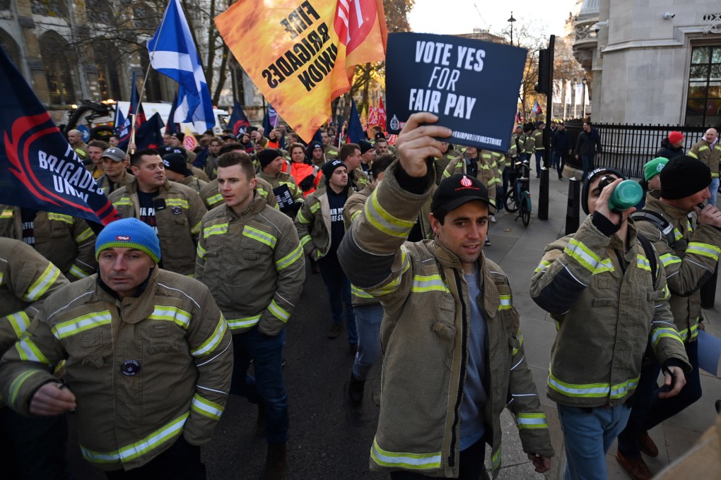 Firefighters protest outside parliament in London on December 6. More than 33,000 firefighters are set to vote whether to strike over a pay rise offer of 5 per cent. Firefighters marched to Parliament to bring their dispute to Westminster. Photo: EPA-EFE