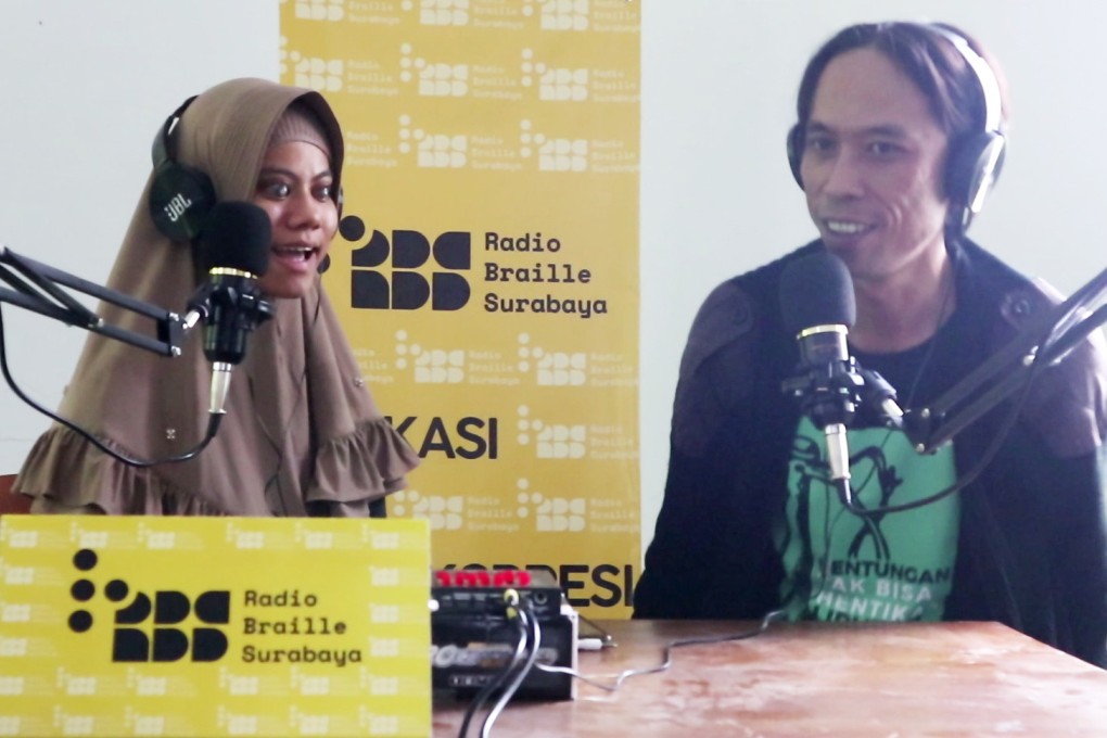 Hannah Abdullah interviews AJI chair Eben Haezer in an impromptu show at Radio braille Surabaya’s soft launch. Photo: Johannes Nugroho