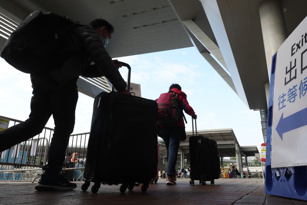 Travelers at the Shenzhen Bay Port in Hong Kong head to mainland China, Photo: Yik Yeung-man
