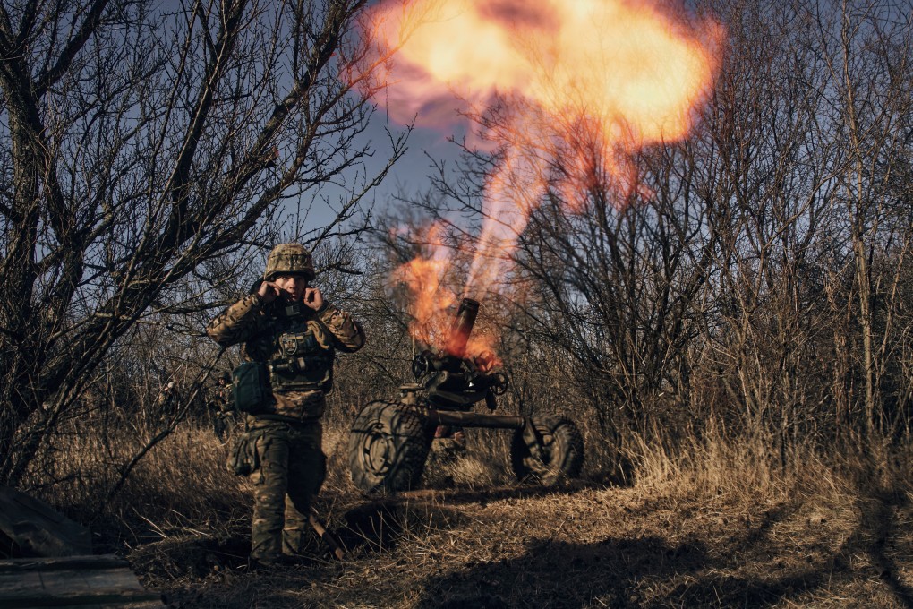 Ukrainian soldiers fire a towed mortar at Russian positions near Bakhmut, Donetsk region, Ukraine. Photo: AP
