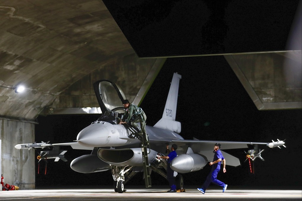 Air force personnel prepare for a fighter jet combat readiness mission inside an airbase in Taiwan. Photo: EPA-EFE