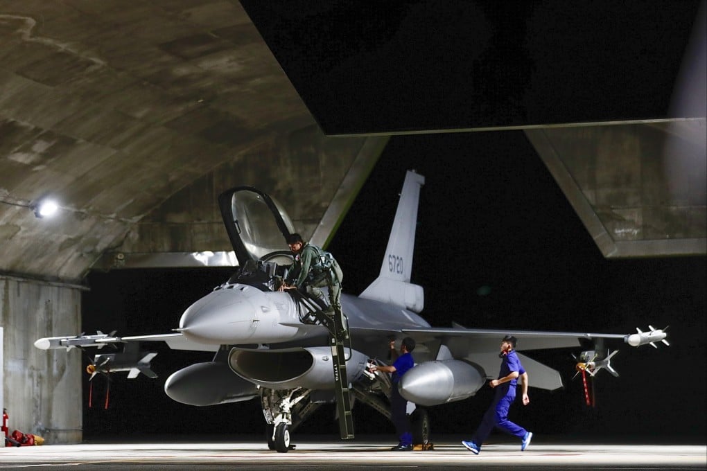 Air force personnel prepare for a fighter jet combat readiness mission inside an airbase in Taiwan. Photo: EPA-EFE