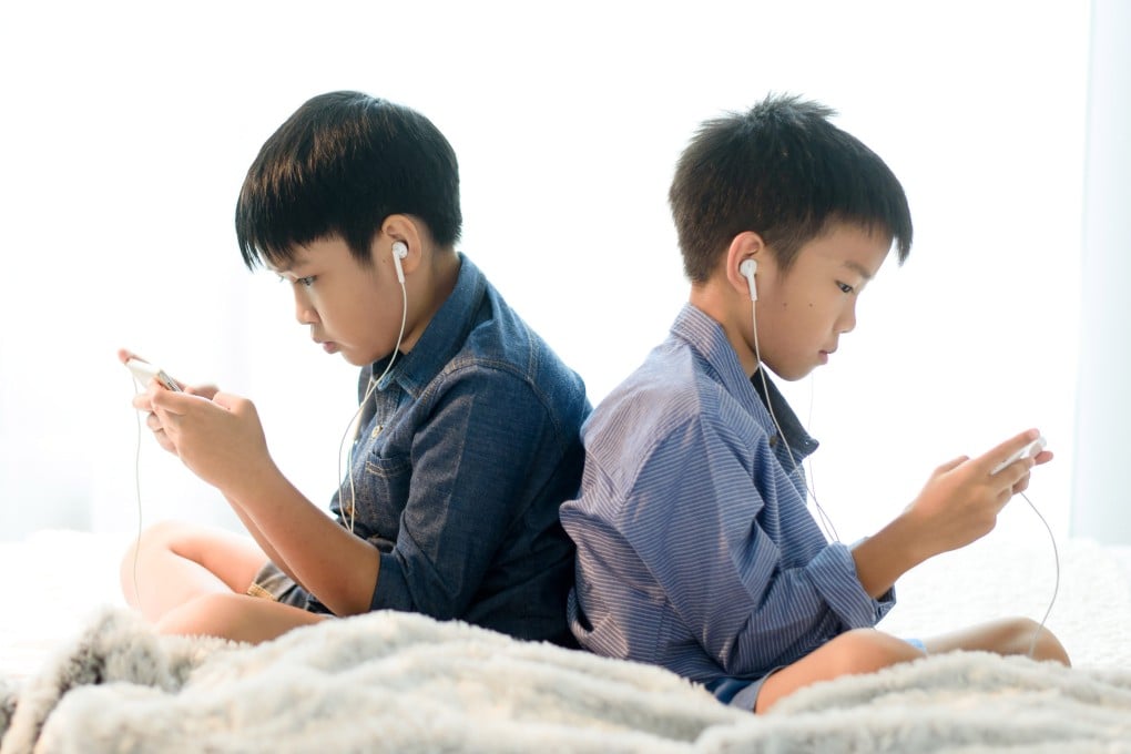 How much screen time is too much screen time for children? Experts of child development say parents should set strict limits. Photo: Shutterstock