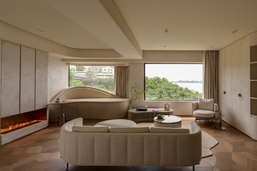 The designers of a Repulse Bay home replicated their award-winning theme of undulating curves to create a softly elegant flow throughout this 1,468 sq ft space. Styling: Maggie Mo.
Photo: Harold du Puymorin
