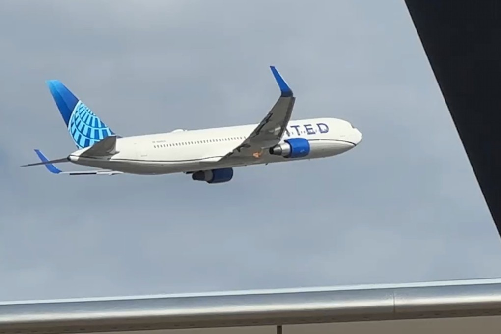 Departing United Airlines plane makes emergency landing in Hong Kong ...