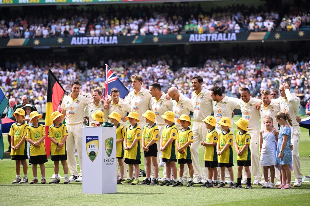 Australian players pay tribute to Shane Warne ahead of Day 1 of the Second Test match between Australia and South Africa. Photo: EPA-EFE