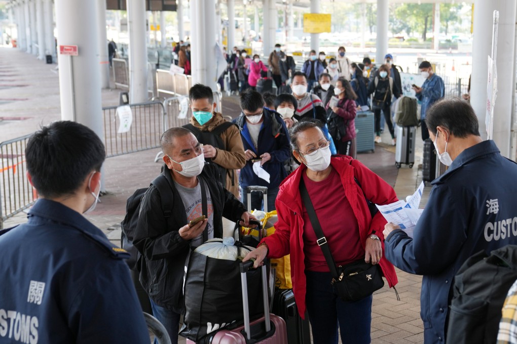 Travellers in Hong Kong wait to cross the border to enter mainland China. Photo: Sam Tsang