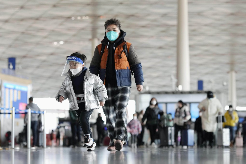 Despite the outbreaks in recent weeks, citizens on both sides have taken advantage of the gradual relaxation of restrictions to dine out, shop and travel. Photo: Kyodo