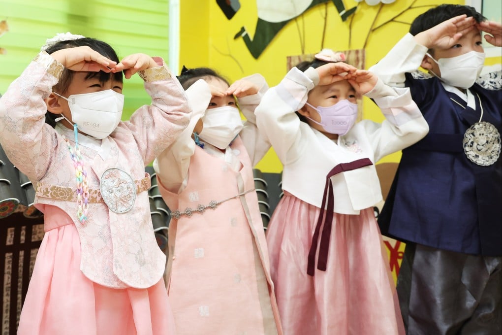 Children in traditional Korean attire. Photo: EPA-EFE/Yonhap