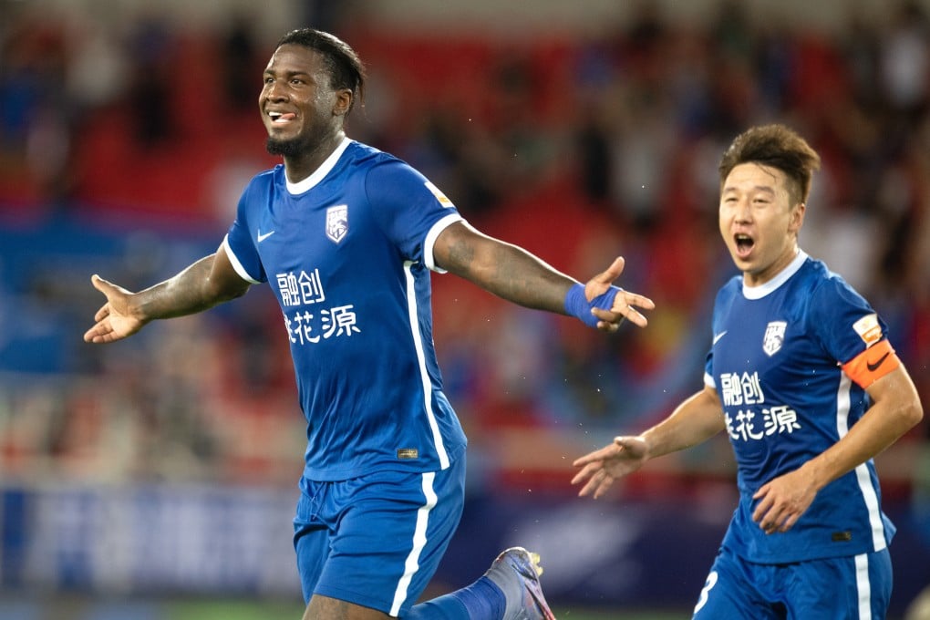 Marcos Vinicius Amaral Alves (left) of Wuhan Three Towns celebrates after scoring against Beijing Guoan in Wuhan, on August 12, 2022. Photo:
Xinhua