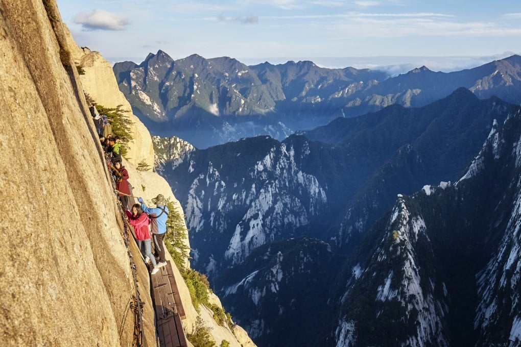 Tourists take on the “plank walk”, among the world’s most dangerous trails. Photo: Shutterstock Images