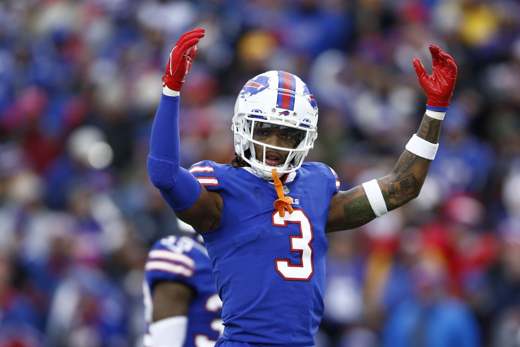 Damar Hamlin of the Buffalo Bills gestures towards the crowd during the third quarter against the Minnesota Vikings on November 13. Photo: TNS