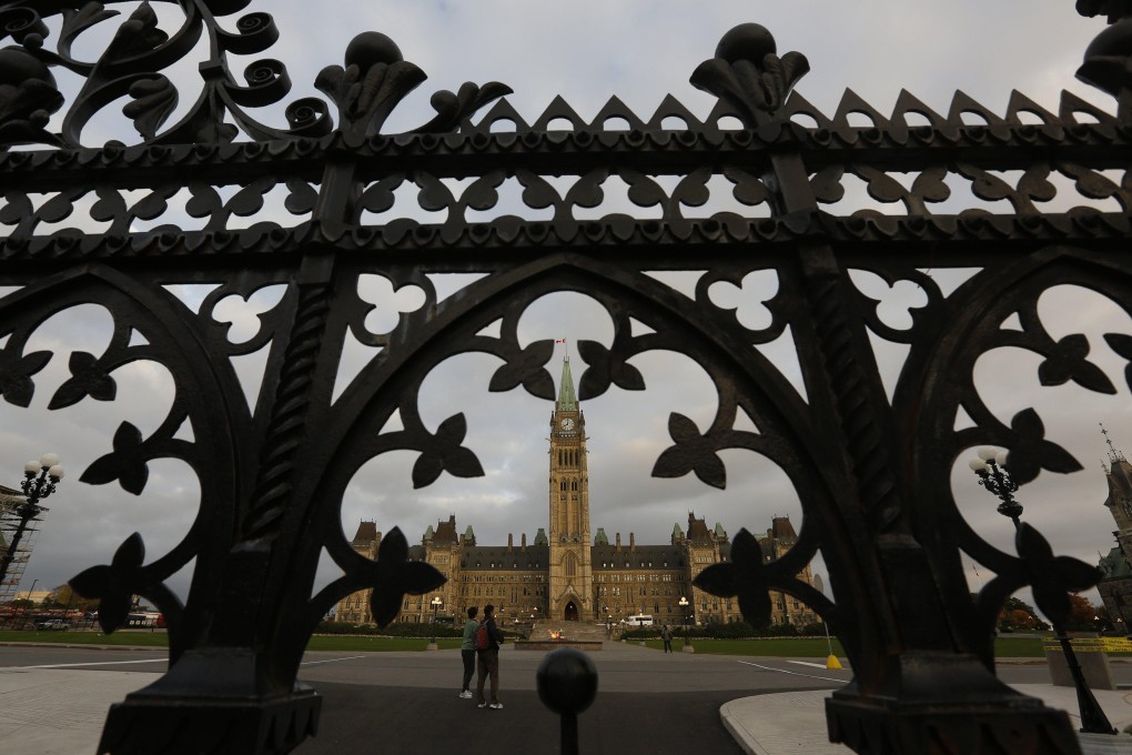 People walk on Parliament Hill in Ottawa, Canada in October 2013. Photo: Reuters