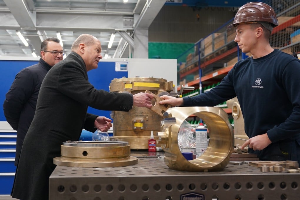 German Chancellor Olaf Scholz (second left) meets employees during a factory tour at the Thyssenkrupp Marine Systems shipyard in Kiel, Germany, on December 13, 2022. Photo: EPA-EFE