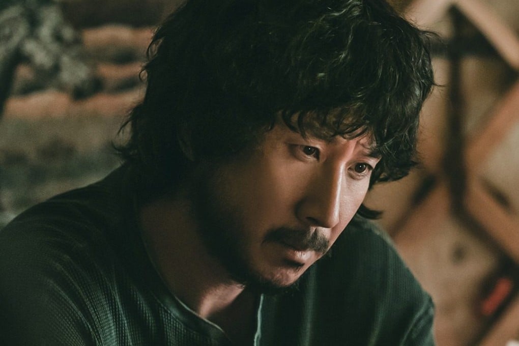 Lee Sun-kyun plays eccentric financial wizard Eun Yong in a still from K-drama Payback, streaming on Amazon Prime.