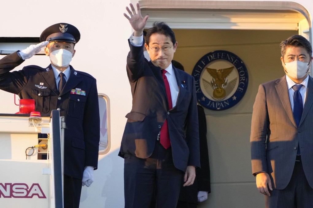 Japanese Prime Minister Fumio Kishida waves as he boards a plane bound for Britain after concluding the second leg of his G7 tour in Italy. Photo: Kyodo