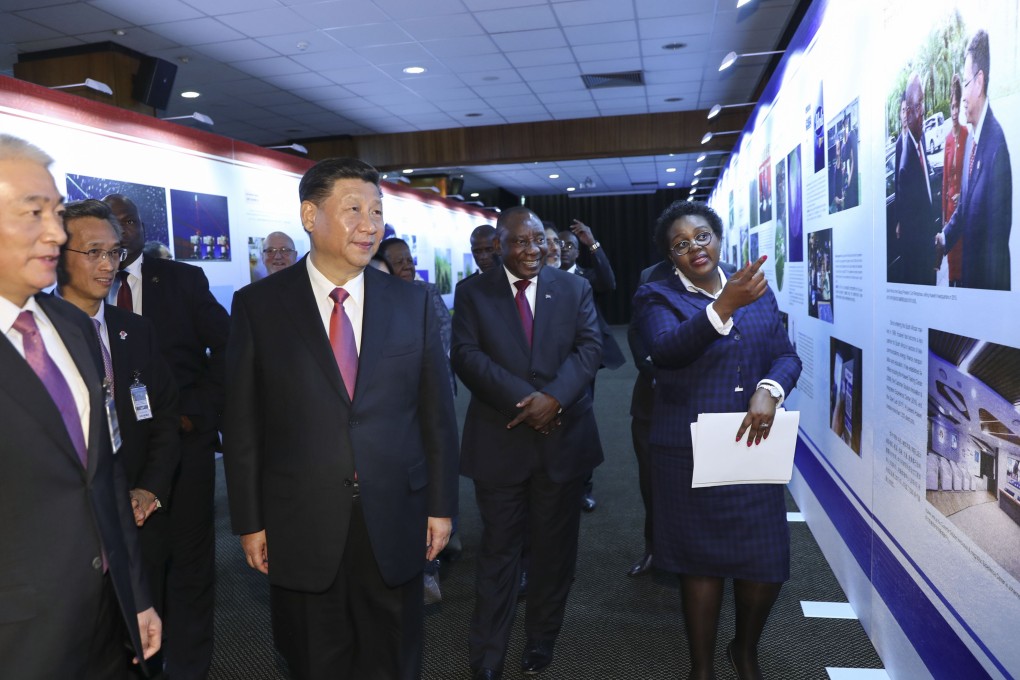 Chinese President Xi Jinping and South African President Cyril Ramaphosa view a photo exhibition of the achievements in China-South Africa science and technology cooperation before the opening ceremony of a high-level dialogue between scientists of the two countries in Pretoria, South Africa, on July 24, 2018. Photo: Xinhua