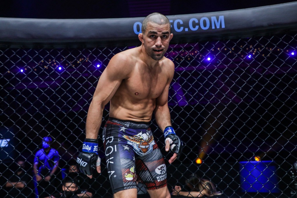 Garry Tonon waits for his featherweight title fight Thanh Le to begin. Photos: ONE Championship.